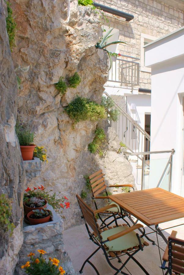 Apartments Iva Und Franka Omiš Dış mekan fotoğraf