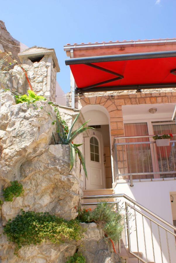 Apartments Iva Und Franka Omiš Dış mekan fotoğraf