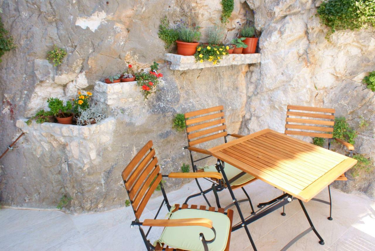 Apartments Iva Und Franka Omiš Dış mekan fotoğraf