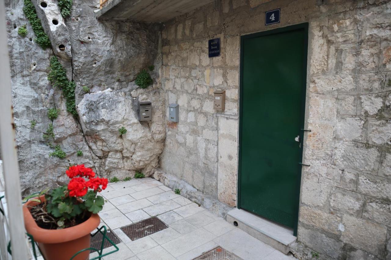Apartments Iva Und Franka Omiš Dış mekan fotoğraf