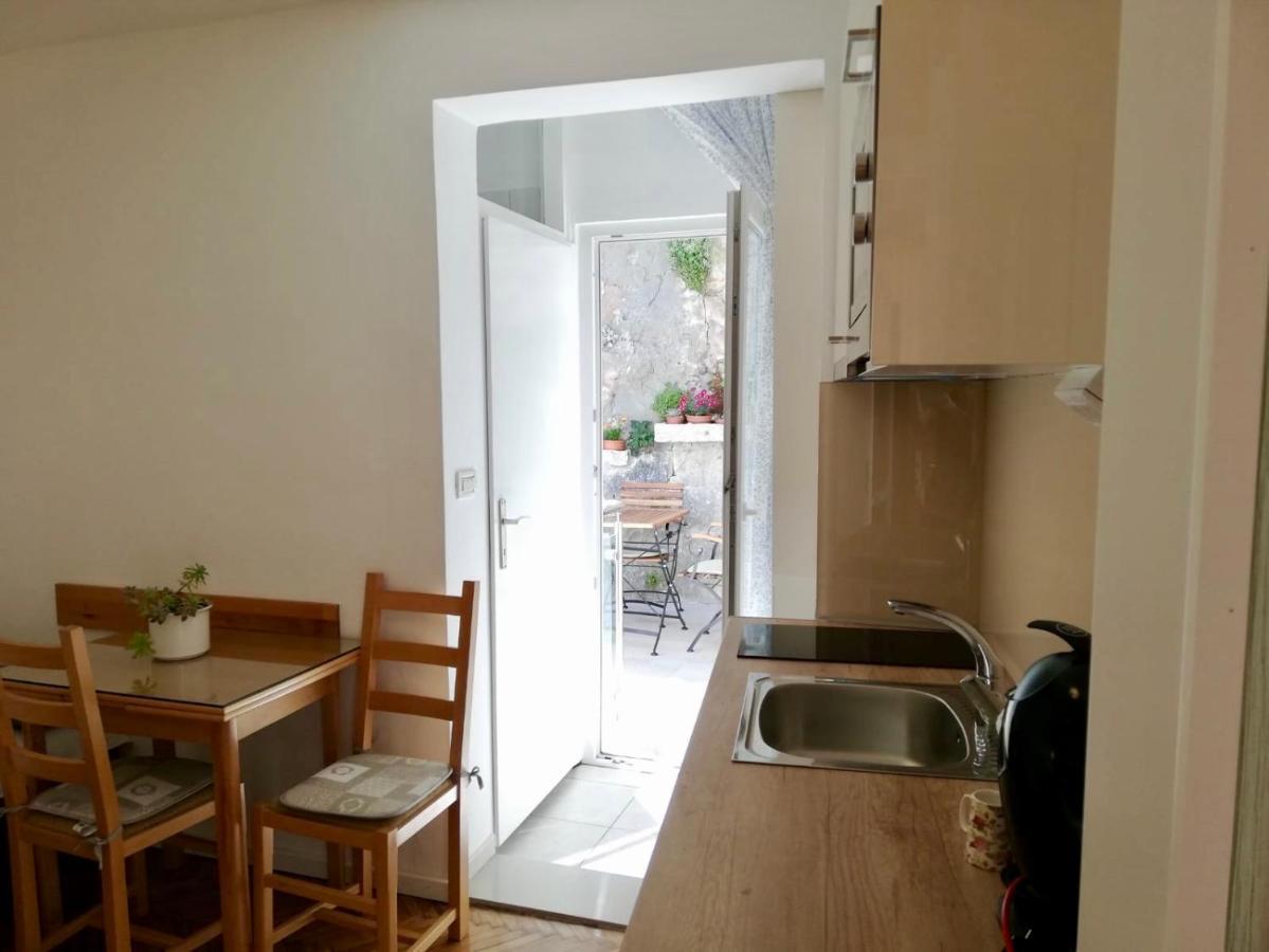 Apartments Iva Und Franka Omiš Dış mekan fotoğraf